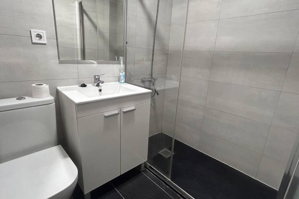 Apartamento Meta Habitat Ramon Lujan A Madrid Exterior foto